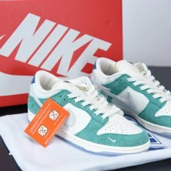 Fit Sporting Goods Kasina X Nike Dunk Low “Road Sign” Sail/White-Neptune Green-Industrial Blue