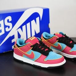 Fit Sporting Goods Nike SB Dunk Low Premium Ms. Pacman Chlorine Blue/Cersie